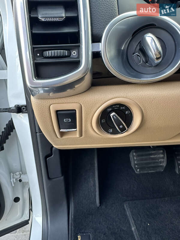 Внедорожник / Кроссовер Porsche Cayenne 2015 в Днепре фото 18 Внедорожник / Кроссовер Porsche Cayenne 2015 в Днепре
