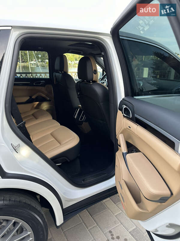 Внедорожник / Кроссовер Porsche Cayenne 2015 в Днепре фото 26 Внедорожник / Кроссовер Porsche Cayenne 2015 в Днепре