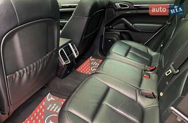 Позашляховик / Кросовер Porsche Cayenne 2014 в  фото 42 Позашляховик / Кросовер Porsche Cayenne 2014 в