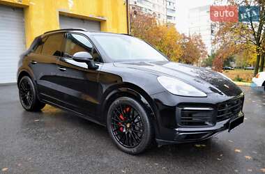 Внедорожник / Кроссовер Porsche Cayenne 2020 в 