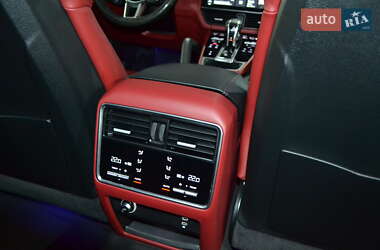 Внедорожник / Кроссовер Porsche Cayenne 2020 в 