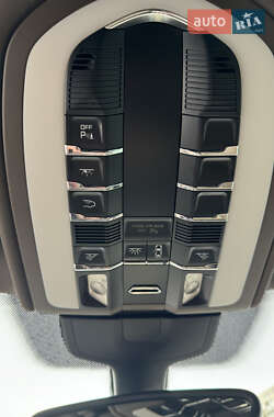 Внедорожник / Кроссовер Porsche Cayenne 2012 в 