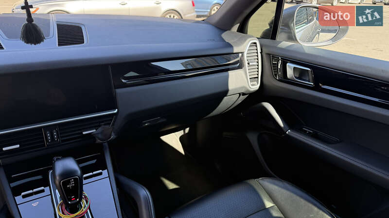 Внедорожник / Кроссовер Porsche Cayenne 2018 в Киеве фото 13 Внедорожник / Кроссовер Porsche Cayenne 2018 в Киеве