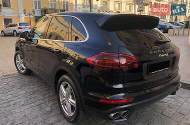 Внедорожник / Кроссовер Porsche Cayenne 2015 в 