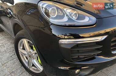 Внедорожник / Кроссовер Porsche Cayenne 2015 в 