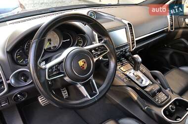 Внедорожник / Кроссовер Porsche Cayenne 2015 в 