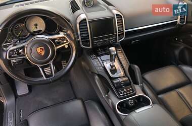 Внедорожник / Кроссовер Porsche Cayenne 2015 в 