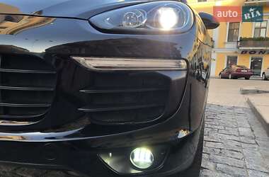 Внедорожник / Кроссовер Porsche Cayenne 2015 в 