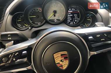 Внедорожник / Кроссовер Porsche Cayenne 2015 в 
