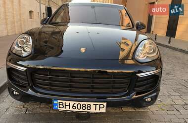 Внедорожник / Кроссовер Porsche Cayenne 2015 в 