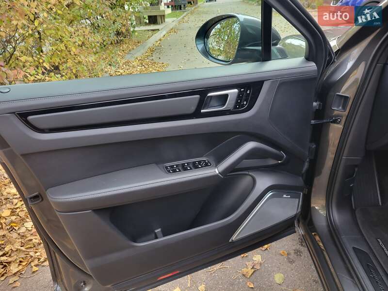 Внедорожник / Кроссовер Porsche Cayenne 2020 в Киеве фото 20 Внедорожник / Кроссовер Porsche Cayenne 2020 в Киеве