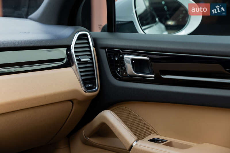 Позашляховик / Кросовер Porsche Cayenne 2020 в Києві