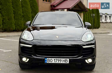 Внедорожник / Кроссовер Porsche Cayenne 2015 в 