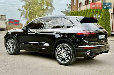 Внедорожник / Кроссовер Porsche Cayenne 2015 в 