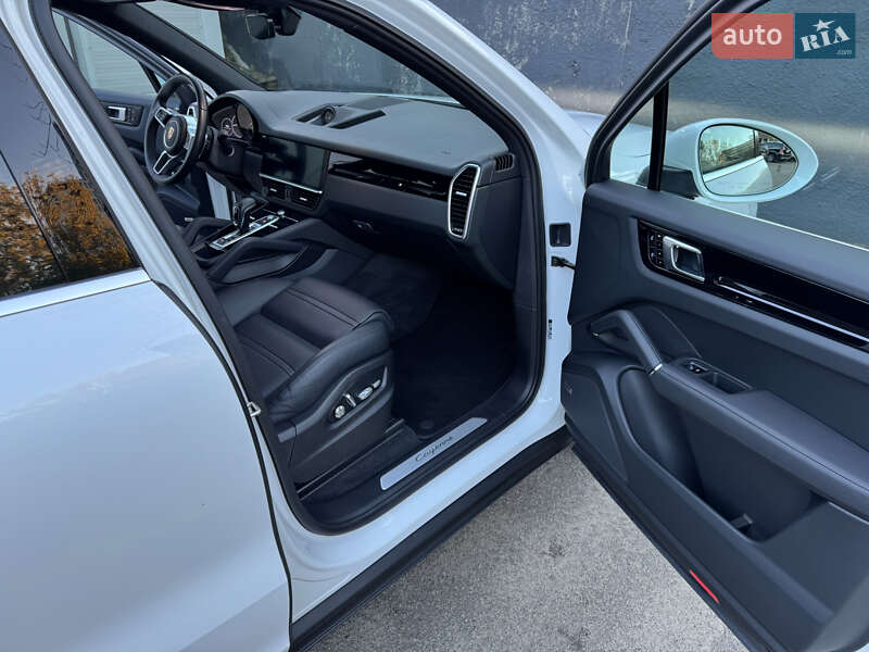 Внедорожник / Кроссовер Porsche Cayenne 2019 в Киеве