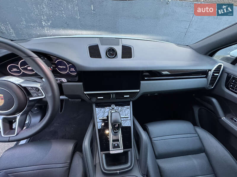 Внедорожник / Кроссовер Porsche Cayenne 2019 в Киеве