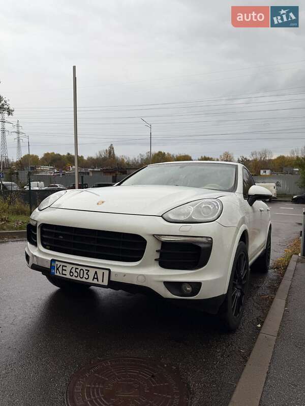 Внедорожник / Кроссовер Porsche Cayenne 2016 в Киеве