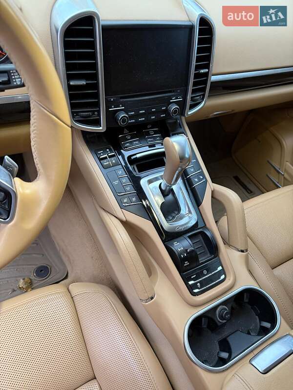 Внедорожник / Кроссовер Porsche Cayenne 2016 в Киеве