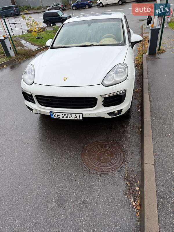 Внедорожник / Кроссовер Porsche Cayenne 2016 в Киеве