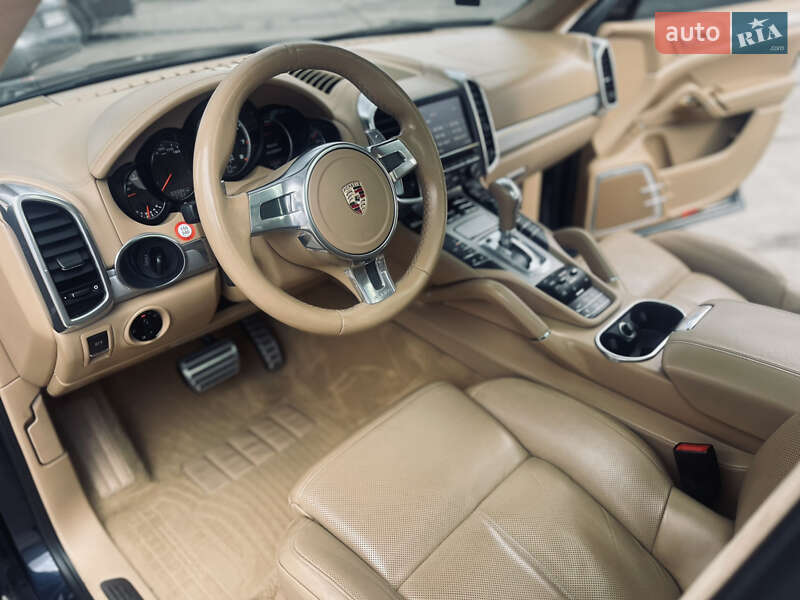 Внедорожник / Кроссовер Porsche Cayenne 2010 в Ровно