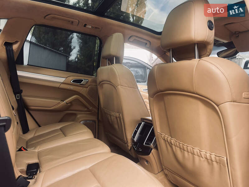 Внедорожник / Кроссовер Porsche Cayenne 2010 в Ровно