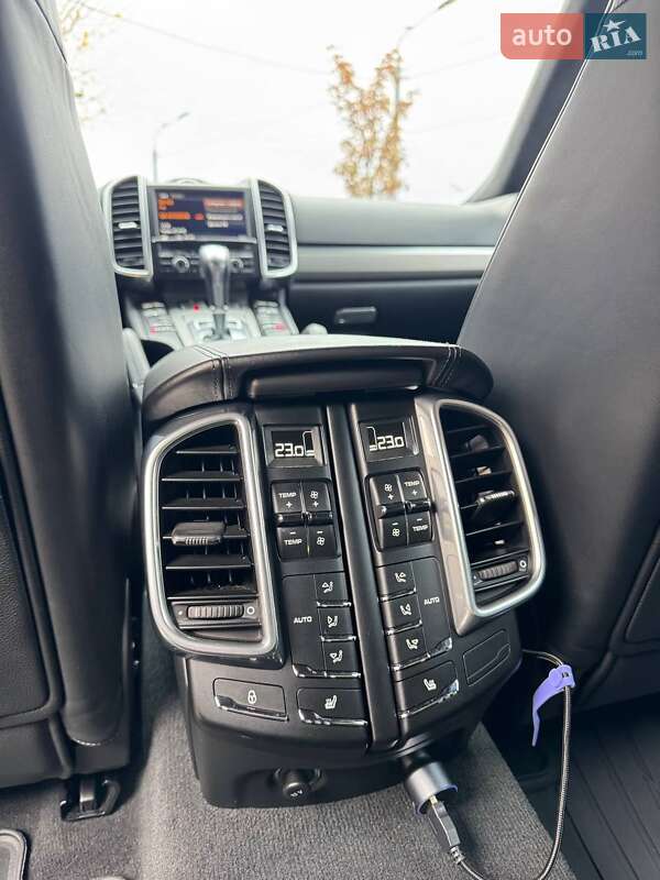 Внедорожник / Кроссовер Porsche Cayenne 2012 в Днепре