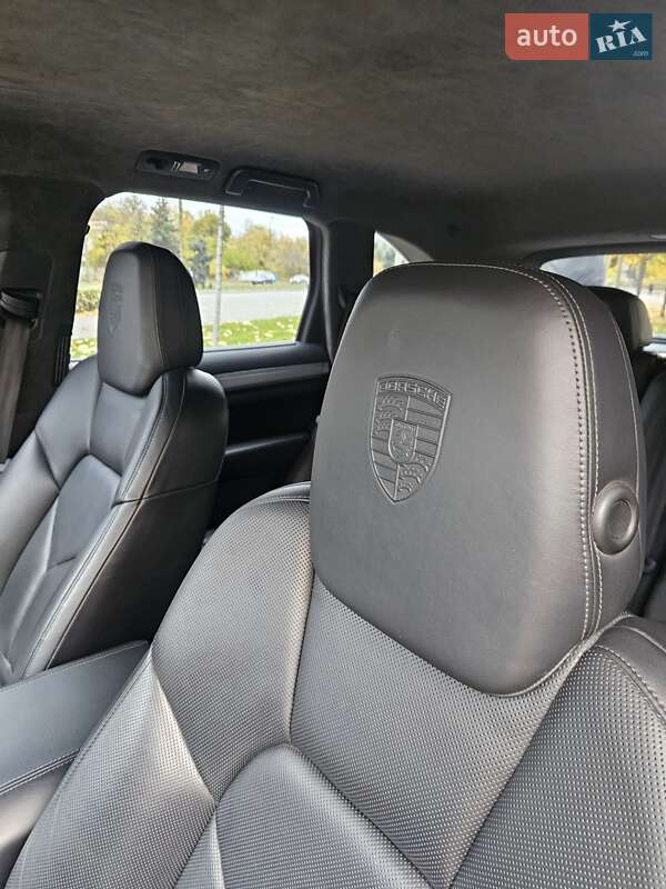 Внедорожник / Кроссовер Porsche Cayenne 2012 в Днепре