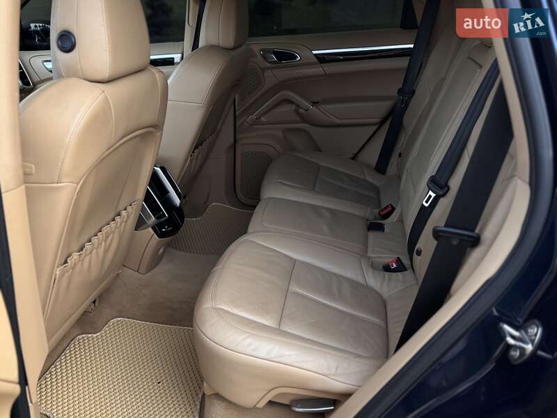 Позашляховик / Кросовер Porsche Cayenne 2011 в Тернополі