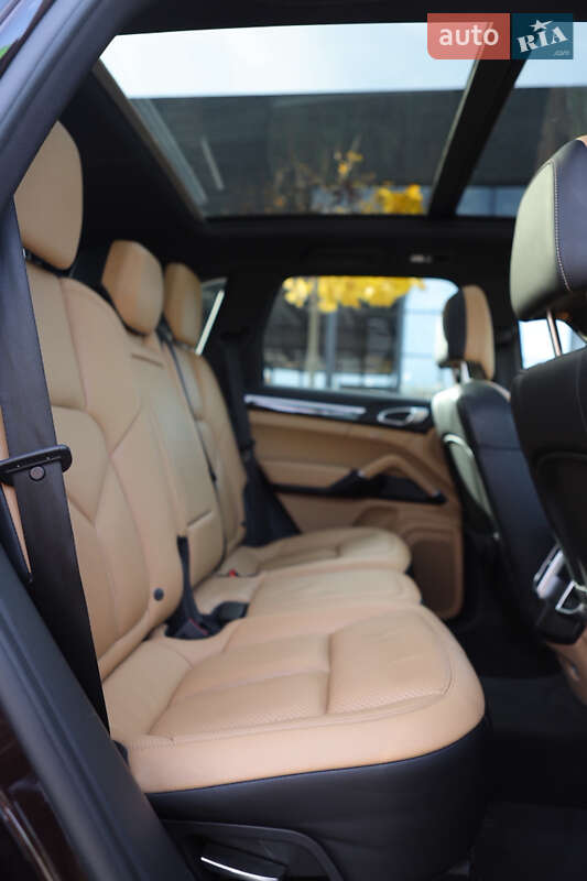 Позашляховик / Кросовер Porsche Cayenne 2015 в Києві