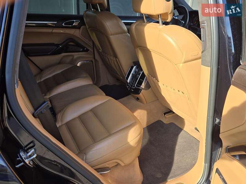 Внедорожник / Кроссовер Porsche Cayenne 2010 в Киеве