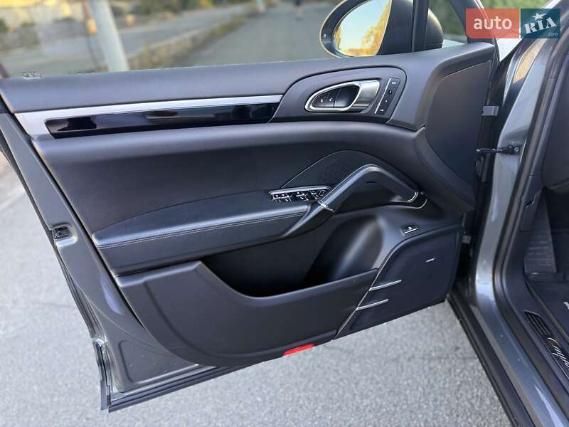 Позашляховик / Кросовер Porsche Cayenne 2015 в Малині фото 11 Позашляховик / Кросовер Porsche Cayenne 2015 в Малині