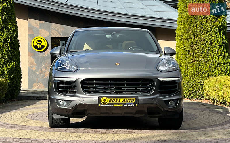 Внедорожник / Кроссовер Porsche Cayenne 2016 в Львове