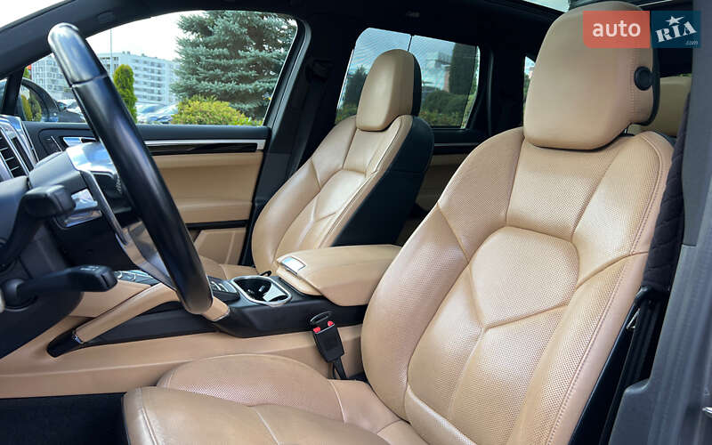 Внедорожник / Кроссовер Porsche Cayenne 2016 в Львове