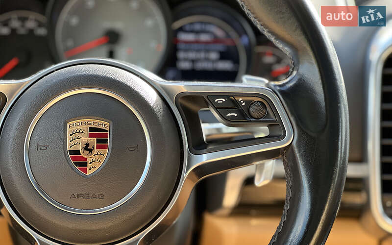 Внедорожник / Кроссовер Porsche Cayenne 2016 в Львове