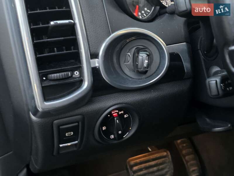 Позашляховик / Кросовер Porsche Cayenne 2011 в Тернополі