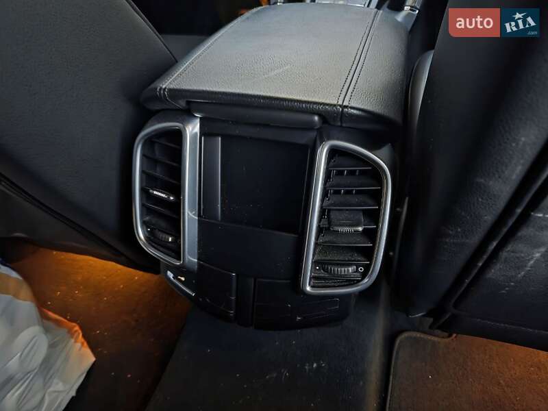 Позашляховик / Кросовер Porsche Cayenne 2011 в Тернополі