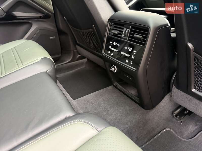 Внедорожник / Кроссовер Porsche Cayenne 2024 в Киеве