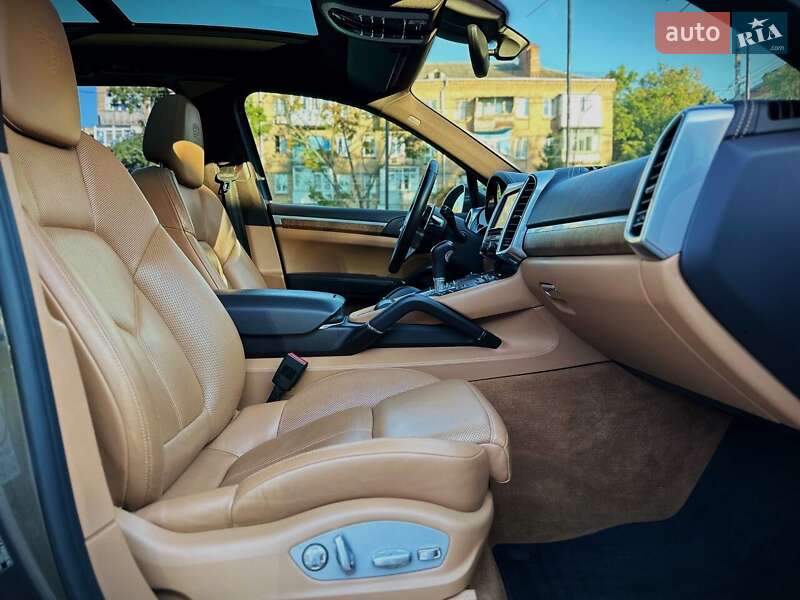 Внедорожник / Кроссовер Porsche Cayenne 2016 в Киеве фото 29 Внедорожник / Кроссовер Porsche Cayenne 2016 в Киеве