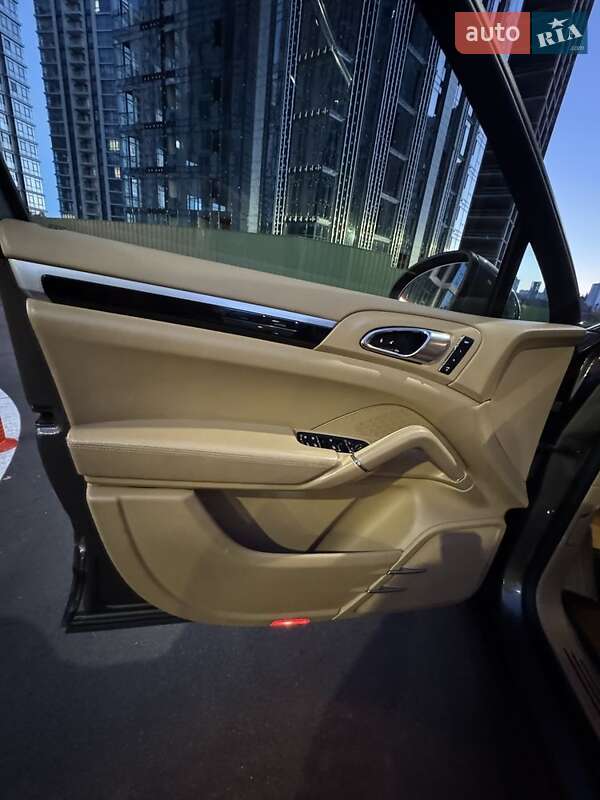 Внедорожник / Кроссовер Porsche Cayenne 2013 в Киеве фото 9 Внедорожник / Кроссовер Porsche Cayenne 2013 в Киеве
