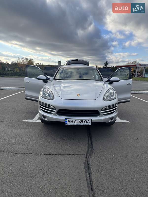 Внедорожник / Кроссовер Porsche Cayenne 2012 в Луцке