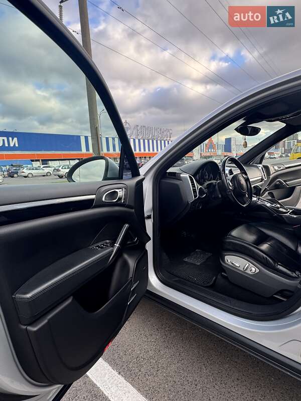 Внедорожник / Кроссовер Porsche Cayenne 2012 в Луцке