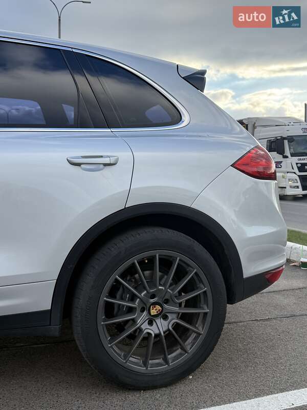 Внедорожник / Кроссовер Porsche Cayenne 2012 в Луцке
