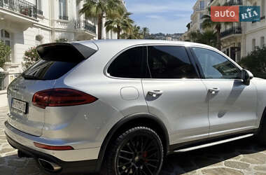 Внедорожник / Кроссовер Porsche Cayenne 2015 в Киеве