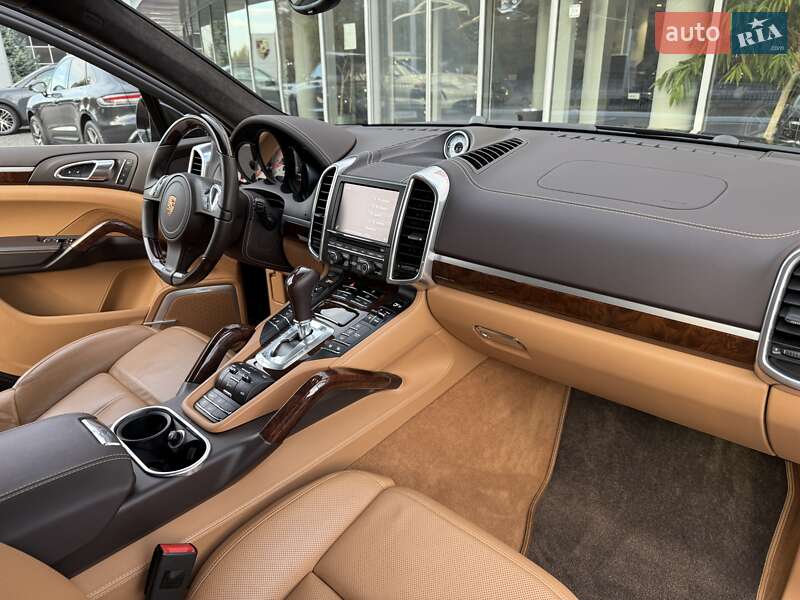 Позашляховик / Кросовер Porsche Cayenne 2013 в Дніпрі
