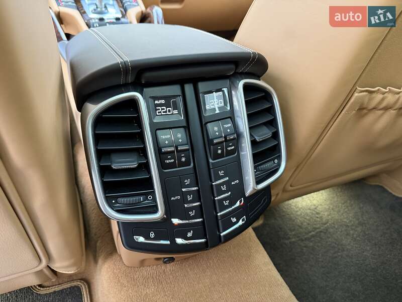 Позашляховик / Кросовер Porsche Cayenne 2013 в Дніпрі