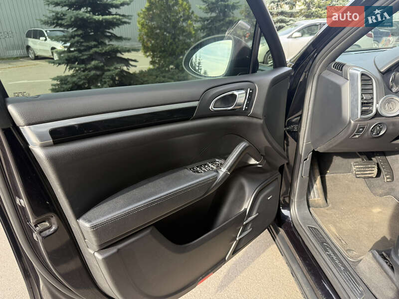 Внедорожник / Кроссовер Porsche Cayenne 2011 в Киеве