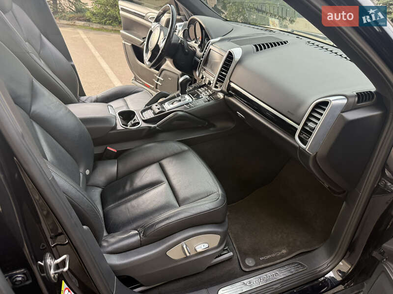 Внедорожник / Кроссовер Porsche Cayenne 2011 в Киеве