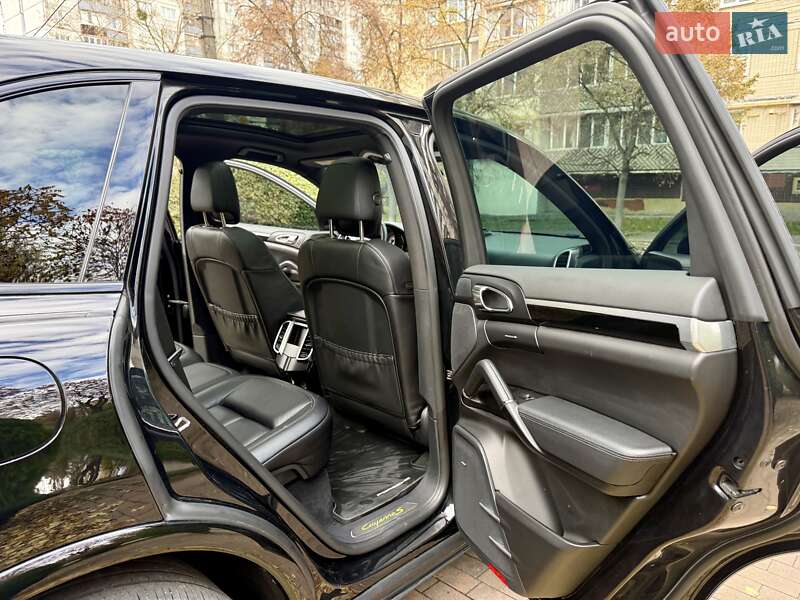 Внедорожник / Кроссовер Porsche Cayenne 2016 в Киеве фото 40 Внедорожник / Кроссовер Porsche Cayenne 2016 в Киеве