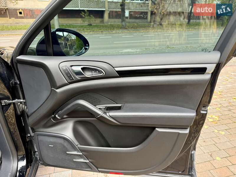 Внедорожник / Кроссовер Porsche Cayenne 2016 в Киеве фото 52 Внедорожник / Кроссовер Porsche Cayenne 2016 в Киеве