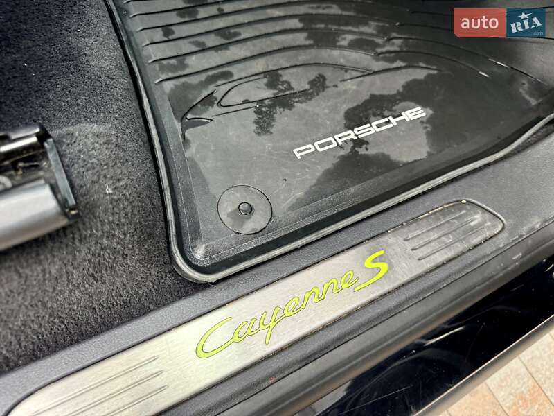 Внедорожник / Кроссовер Porsche Cayenne 2016 в Киеве фото 56 Внедорожник / Кроссовер Porsche Cayenne 2016 в Киеве